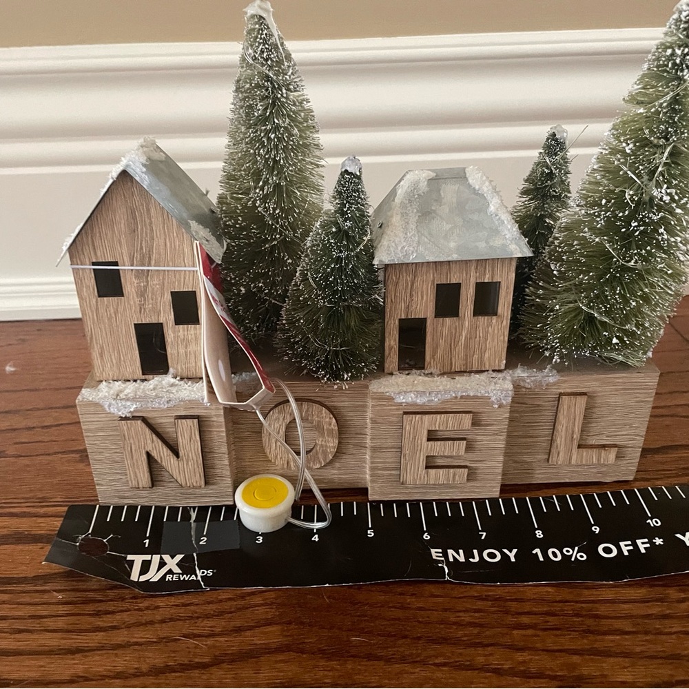BRAND NEW SIGNATURE CHRISTMAS NOEL LIGHTED SCENIC